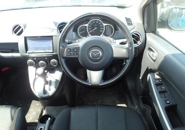 MAZDA DEMIO 13 SKYACTIV Year 2012/6