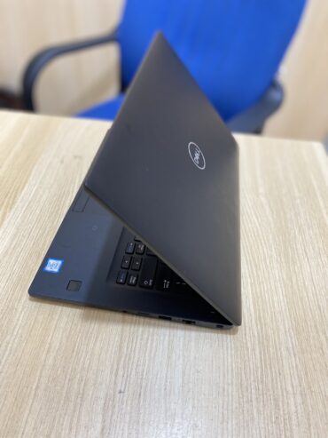 The Dell Latitude 7490