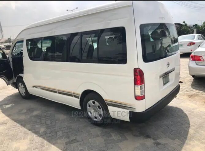 Toyota HiAce 2013 White