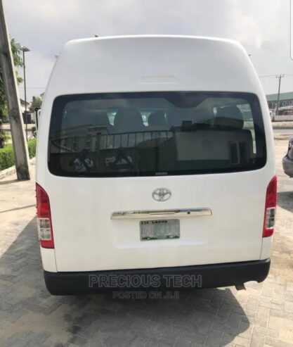 Toyota HiAce 2013 White